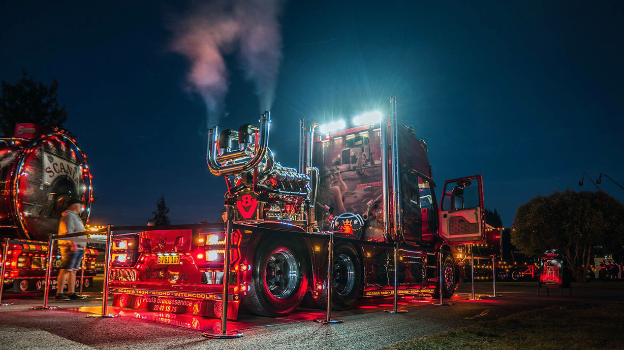 History_of_Scania_V8_dark
