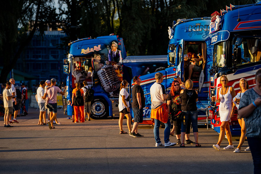 Truckshow-final-2-75